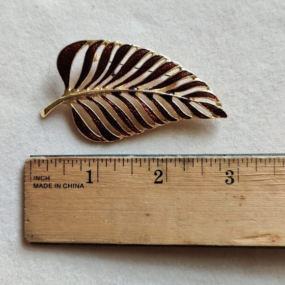 Large vintage sparkly leaf brooch - Picture 3 of 3